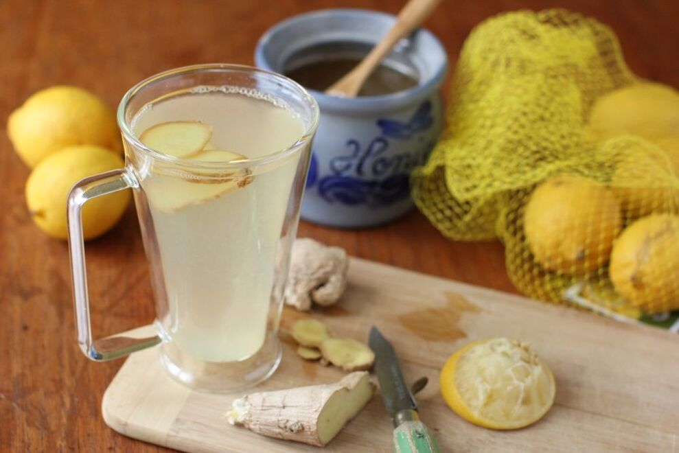 Ingverjeva limonada z medom in limoninim sokom
